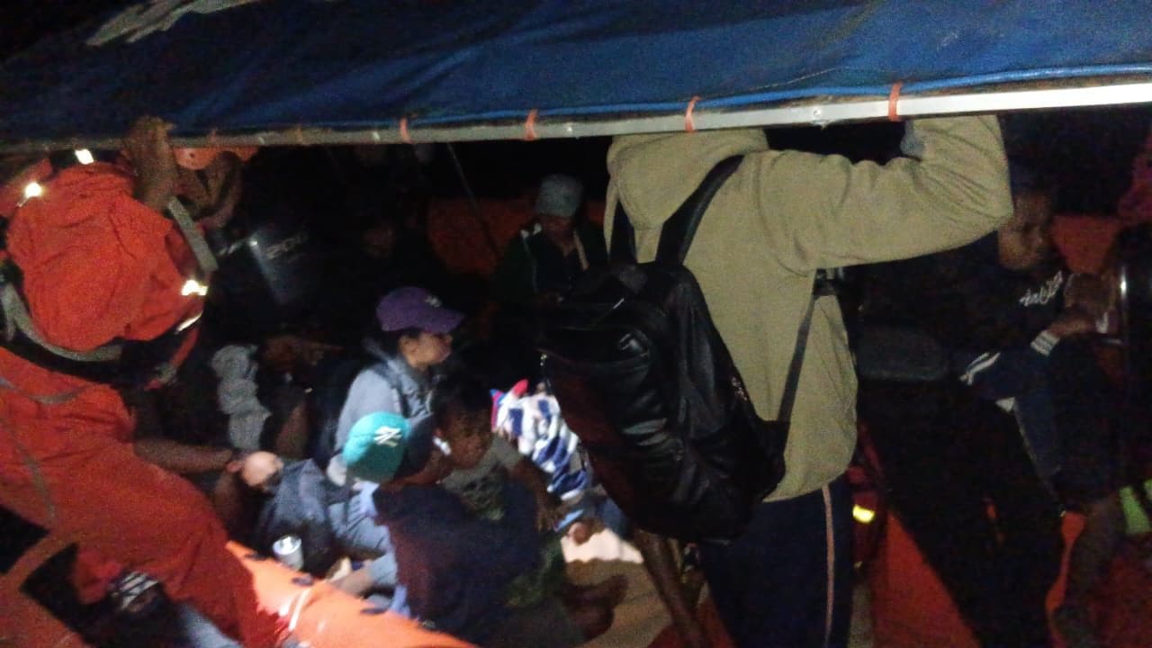 41 Penumpang Kapal Kayu Mati Mesin di Perairan Kepulauan Aru Berhasil Diselamatkan