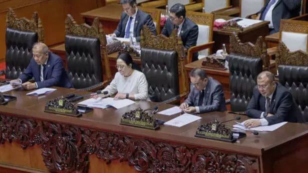 Puan Pimpin Pengesahan UU Pelindungan Ketenagakerjaan, Disambut Antusias Buruh
